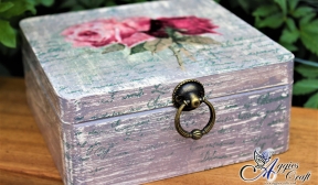 Shabby chic box with vintage roses